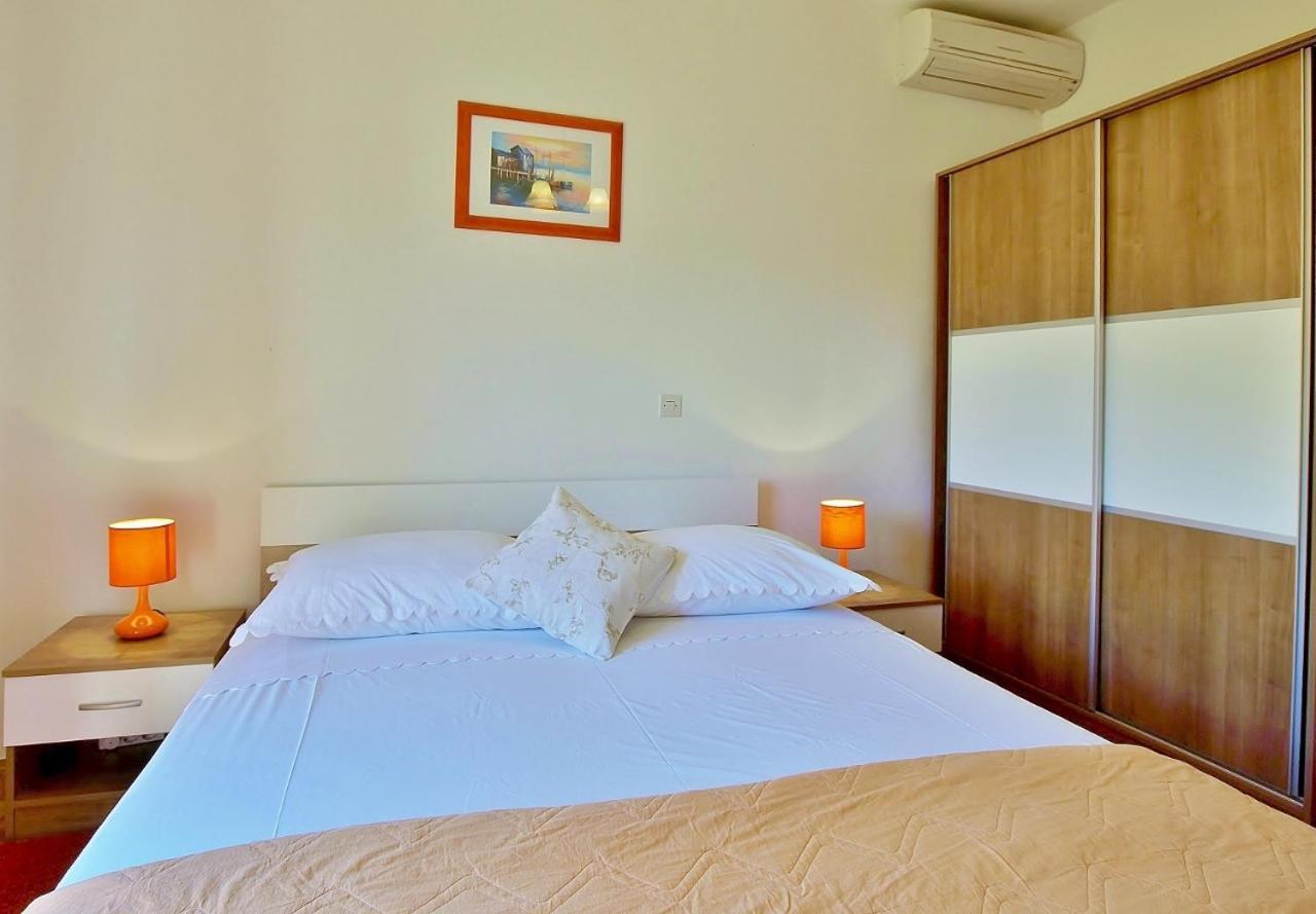 Apartments By The Sea Supetarska Draga - Donja, Rab - 4954 Room photo